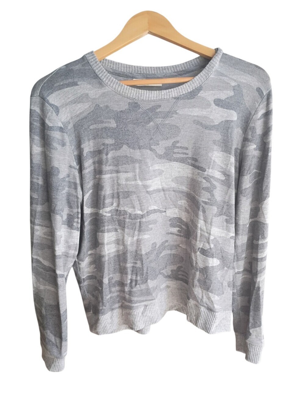78 & Sunny Cropped Camouflage Sweater Size Medium EUC